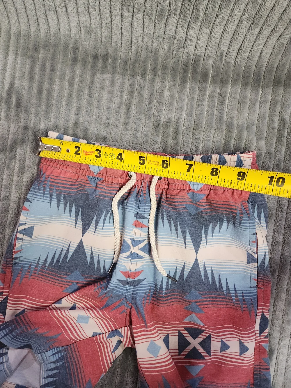 Faherty Board Beacon Shorts youth 6 Blue Southwestern Aztec Print Swim Trunks